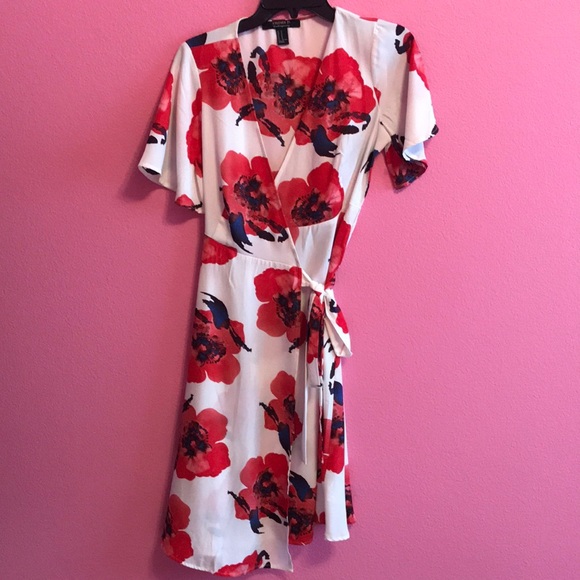 Forever 21 Dresses & Skirts - Forever 21 floral wrap short sleeve midi dress